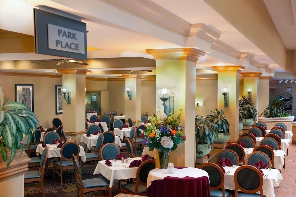 Embassy Suites By Hilton Greensboro Airport Ресторан фото