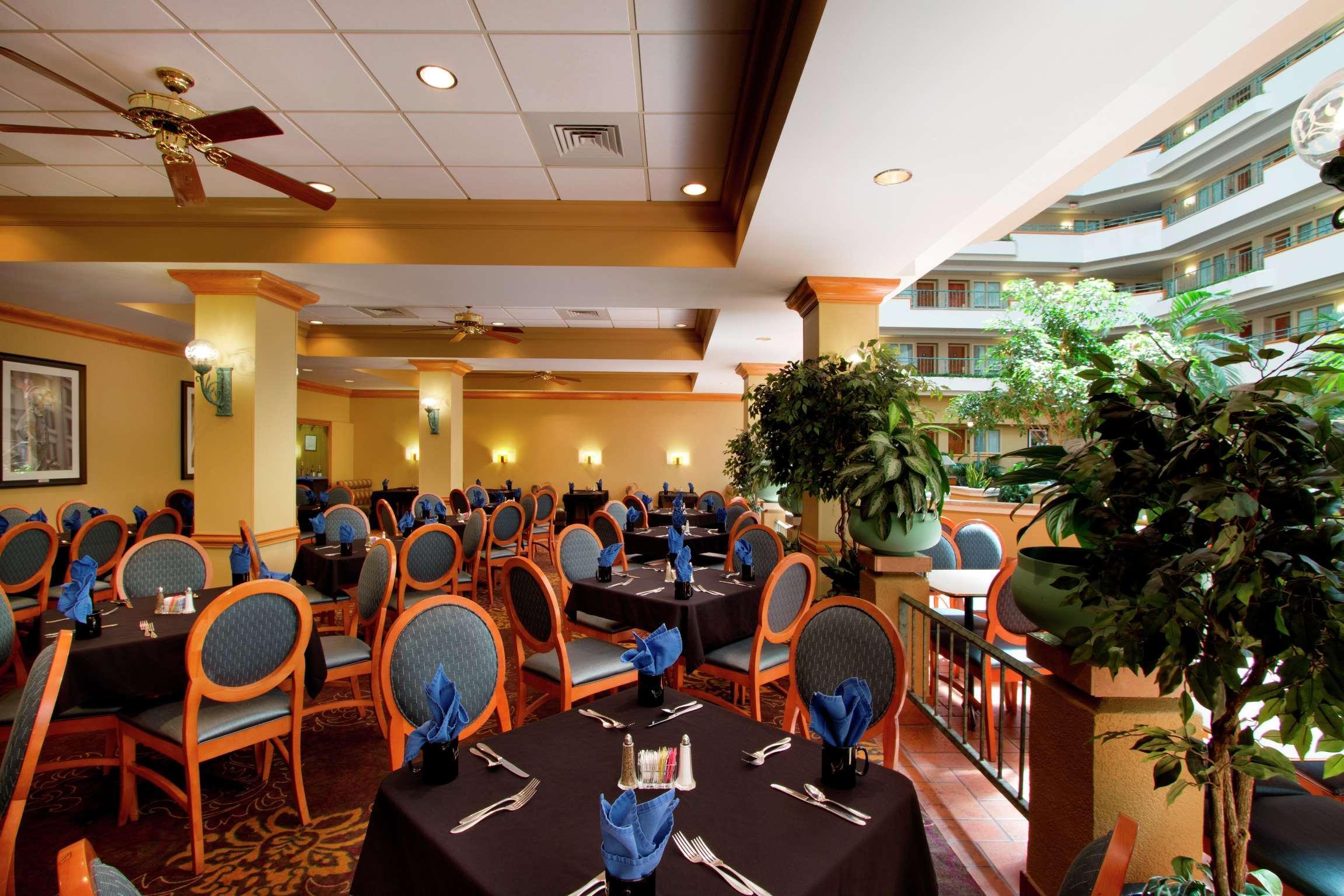 Embassy Suites By Hilton Greensboro Airport Екстер'єр фото