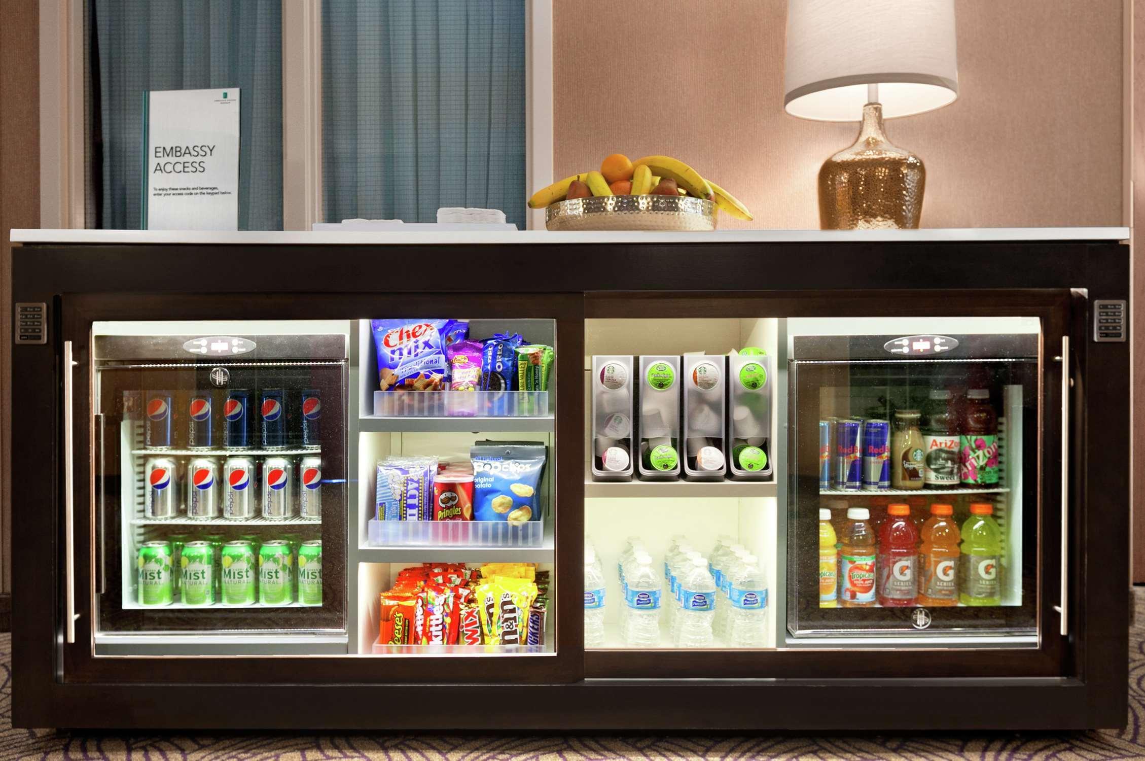 Embassy Suites By Hilton Greensboro Airport Екстер'єр фото