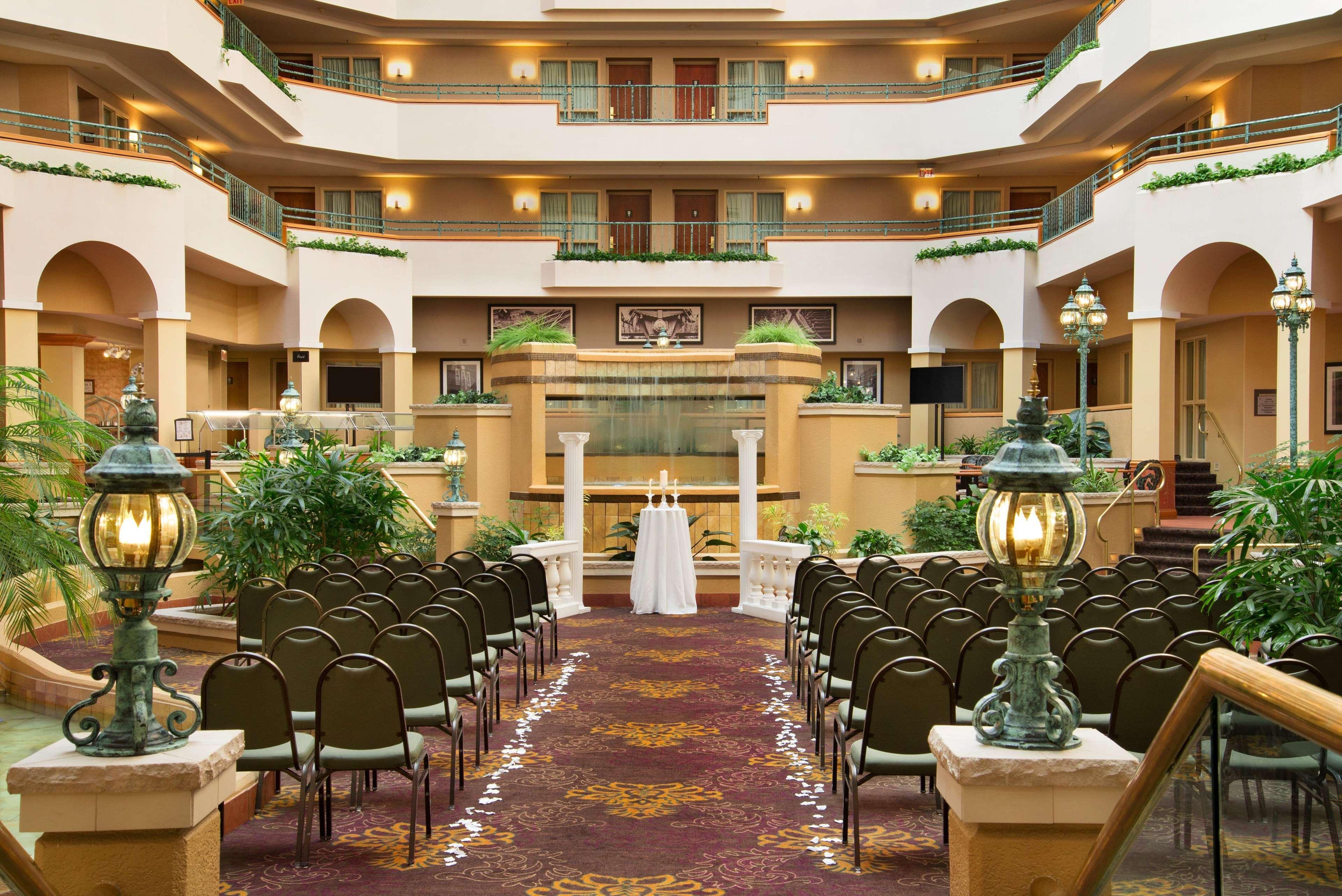 Embassy Suites By Hilton Greensboro Airport Екстер'єр фото