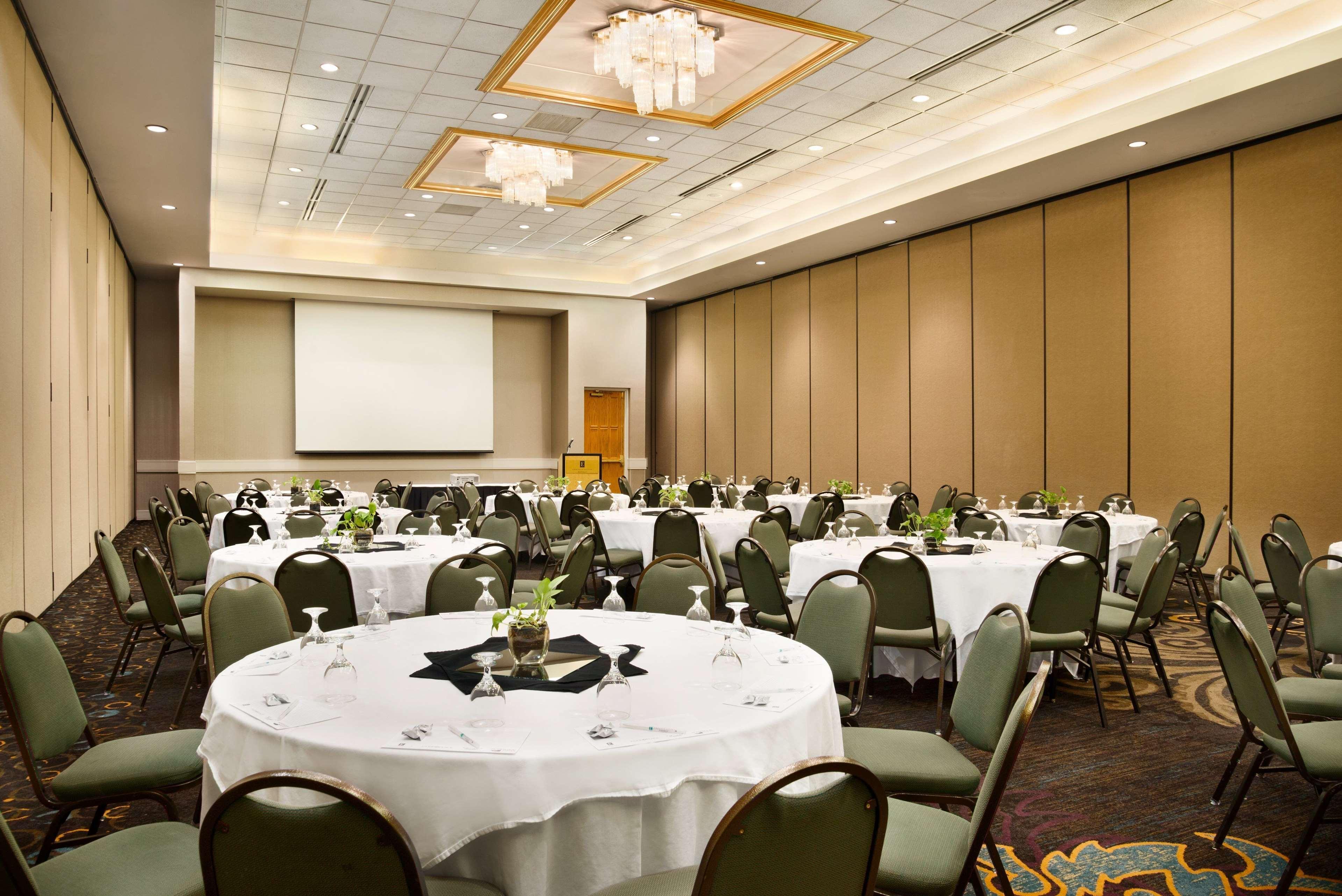 Embassy Suites By Hilton Greensboro Airport Екстер'єр фото