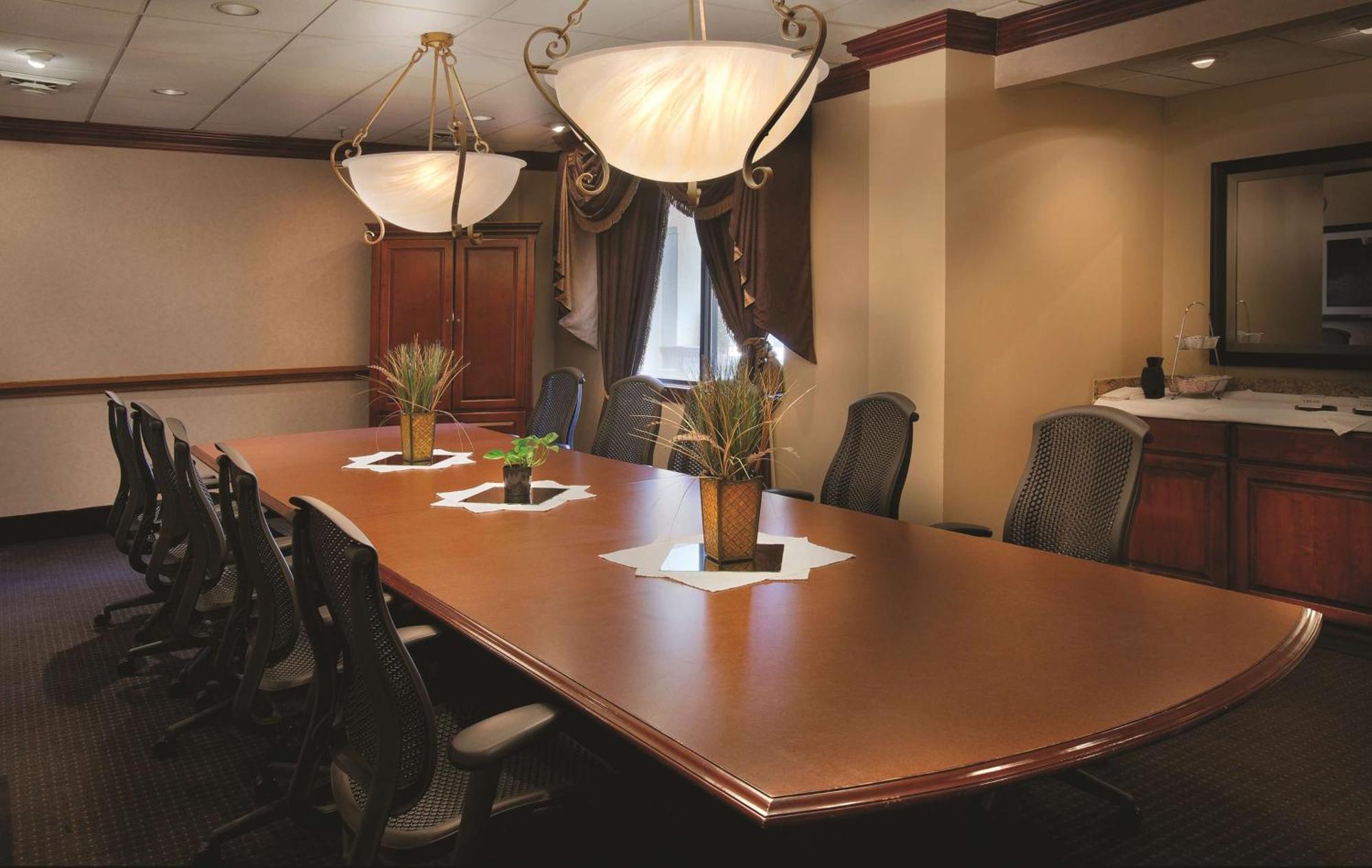 Embassy Suites By Hilton Greensboro Airport Екстер'єр фото