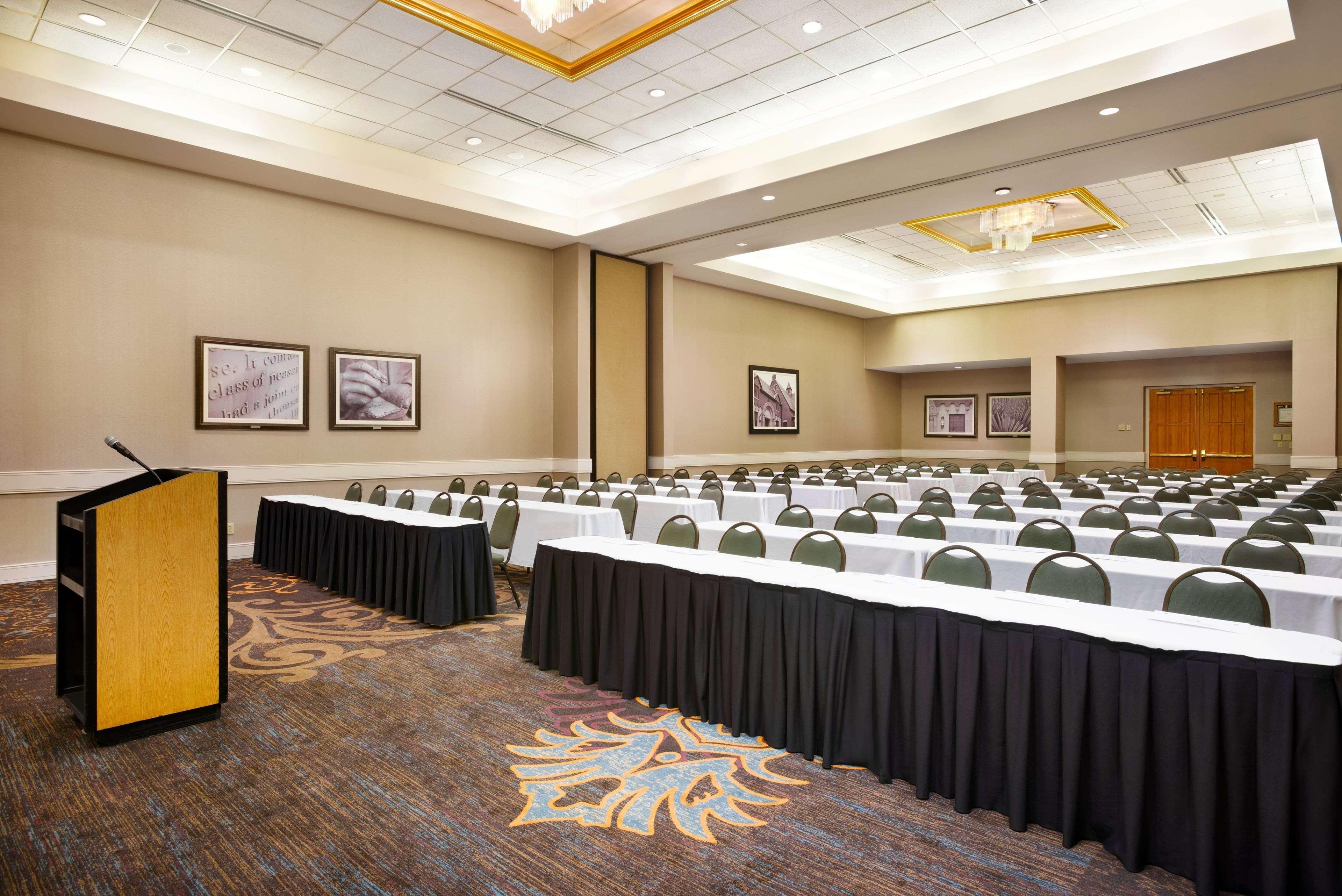 Embassy Suites By Hilton Greensboro Airport Екстер'єр фото