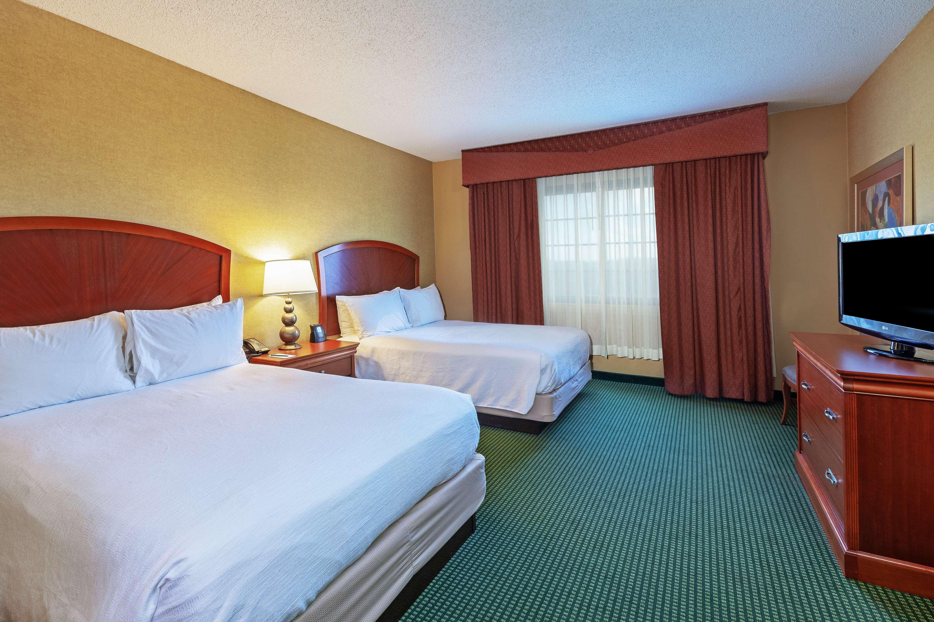 Embassy Suites By Hilton Greensboro Airport Екстер'єр фото