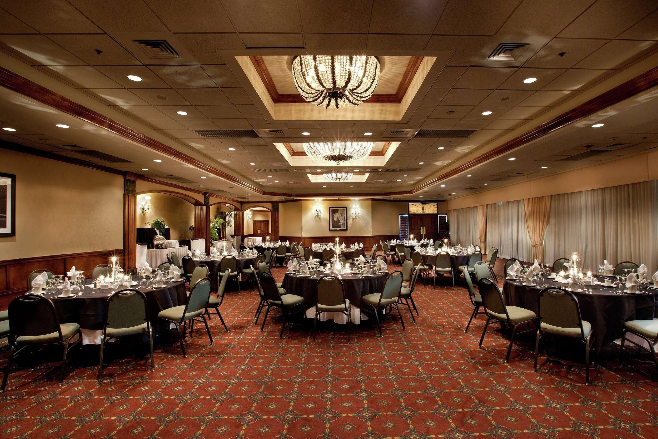 Embassy Suites By Hilton Greensboro Airport Екстер'єр фото