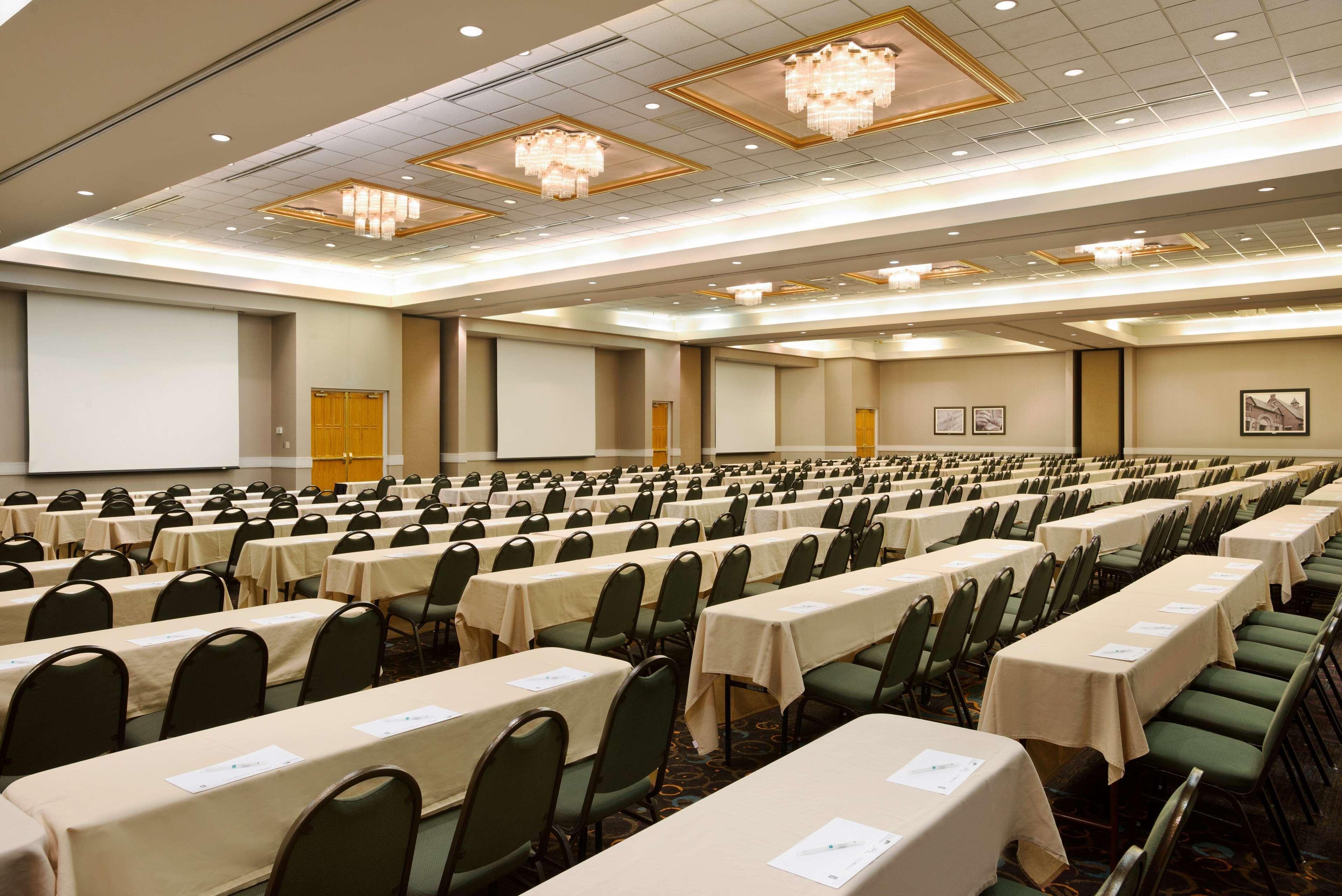 Embassy Suites By Hilton Greensboro Airport Екстер'єр фото