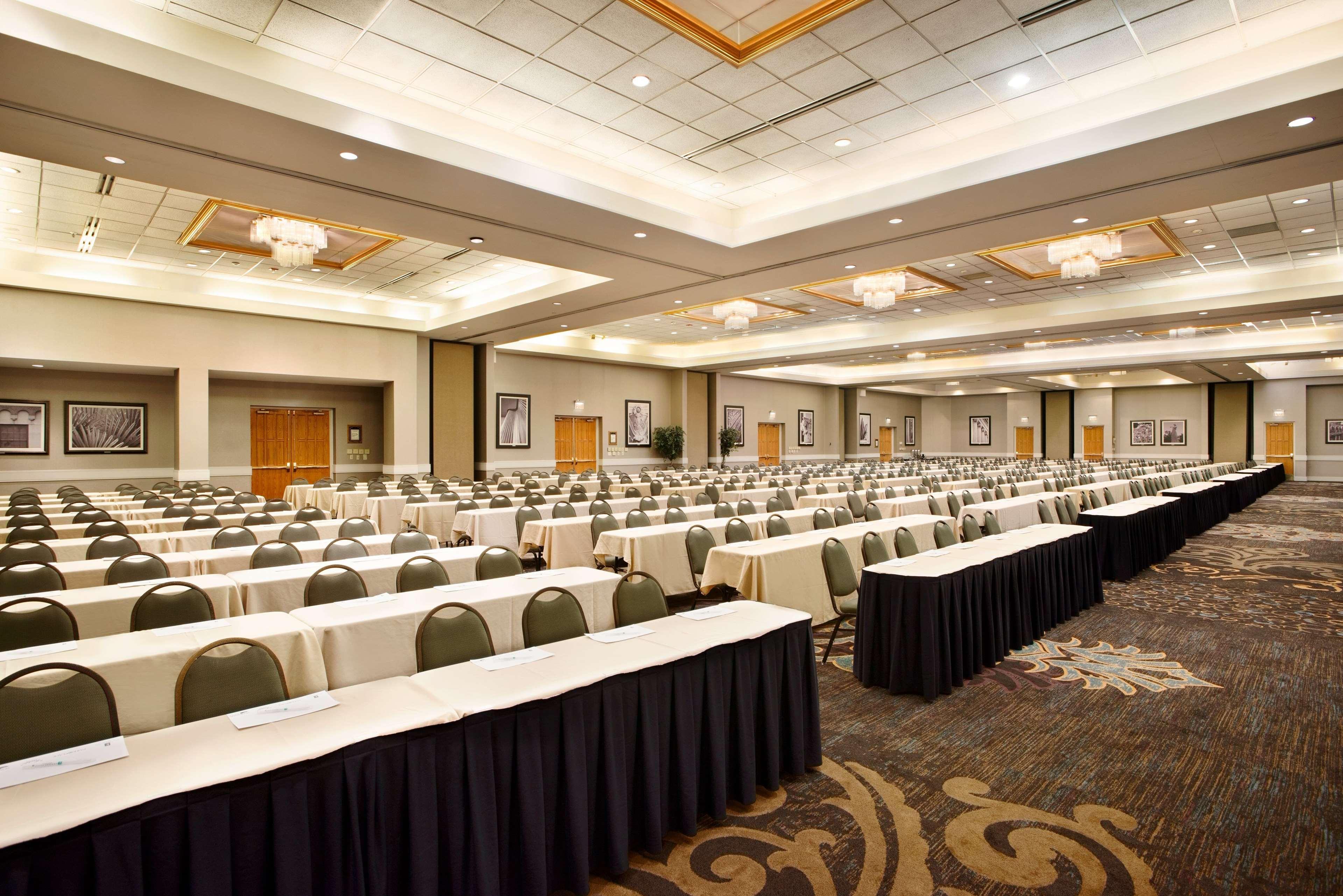 Embassy Suites By Hilton Greensboro Airport Екстер'єр фото