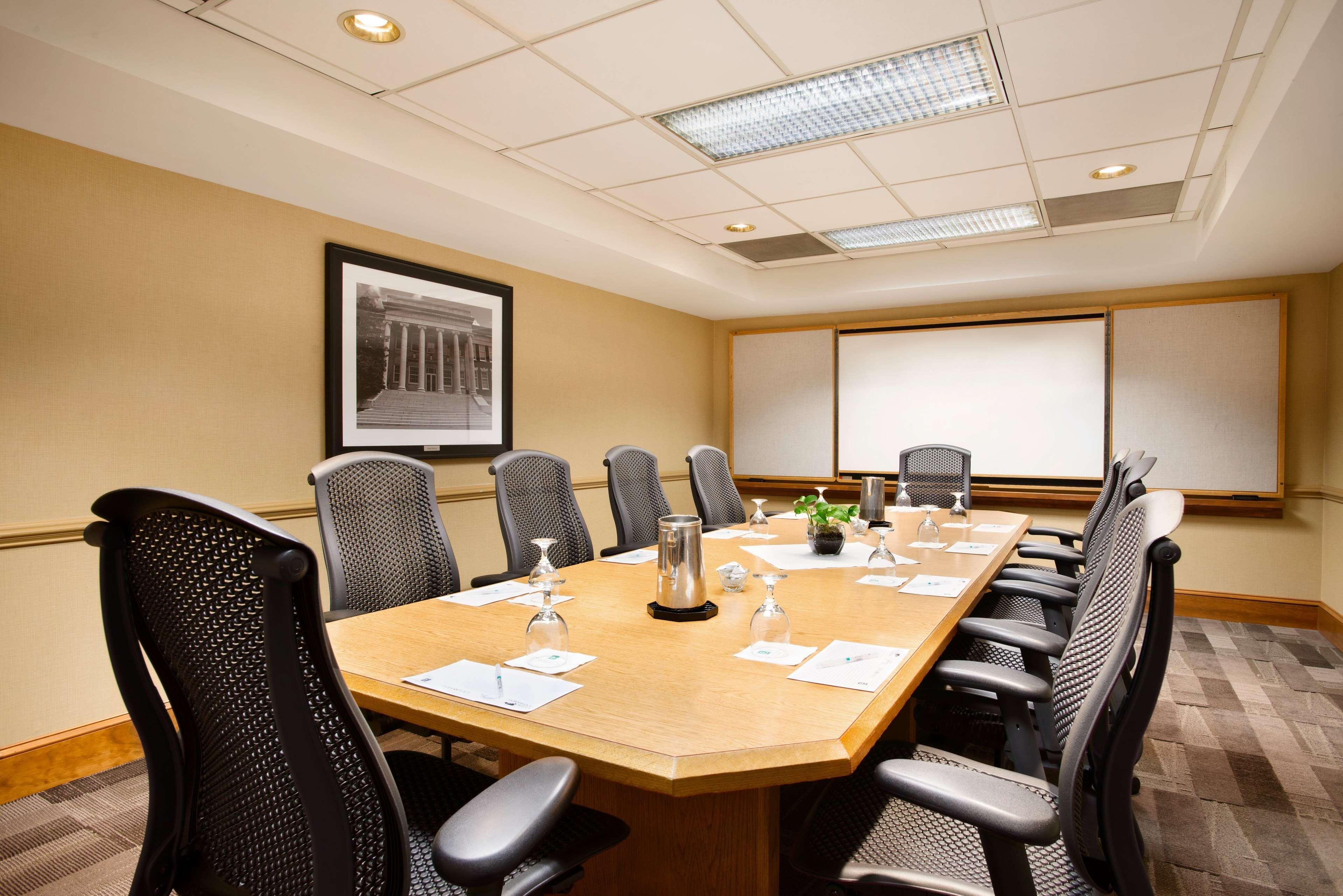 Embassy Suites By Hilton Greensboro Airport Екстер'єр фото