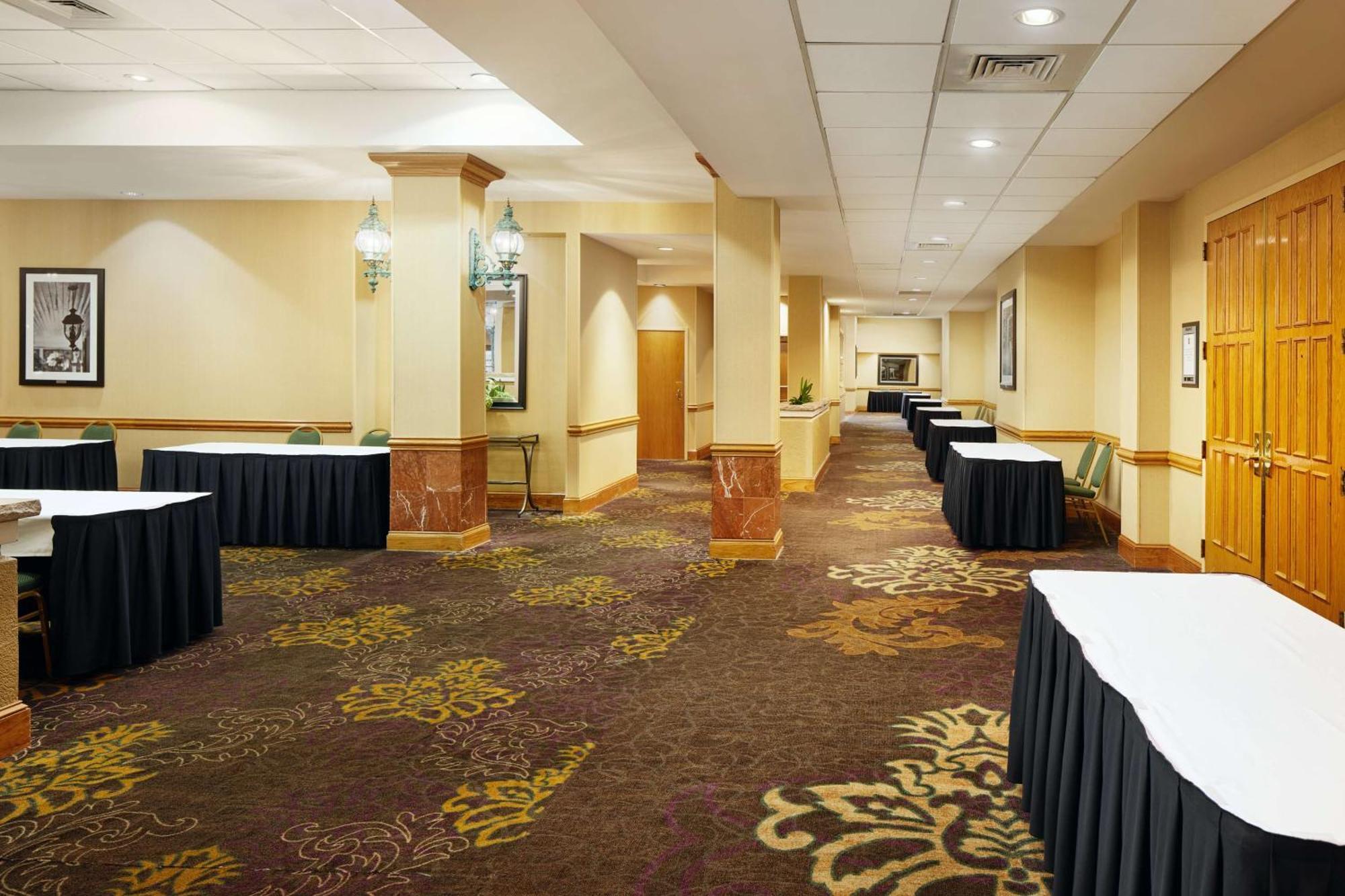 Embassy Suites By Hilton Greensboro Airport Екстер'єр фото