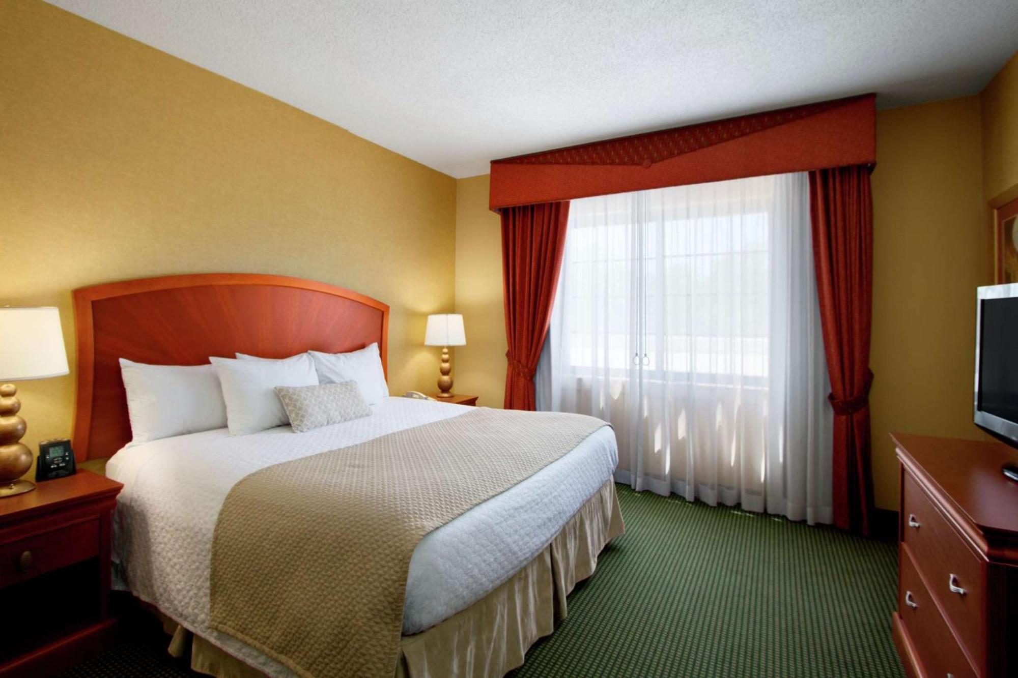 Embassy Suites By Hilton Greensboro Airport Екстер'єр фото