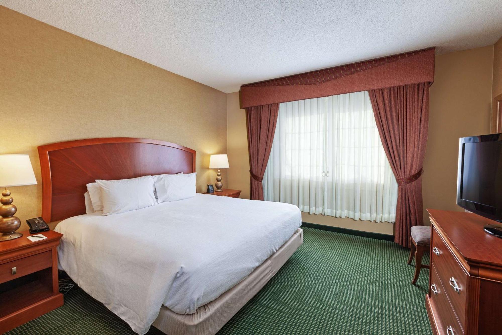 Embassy Suites By Hilton Greensboro Airport Екстер'єр фото