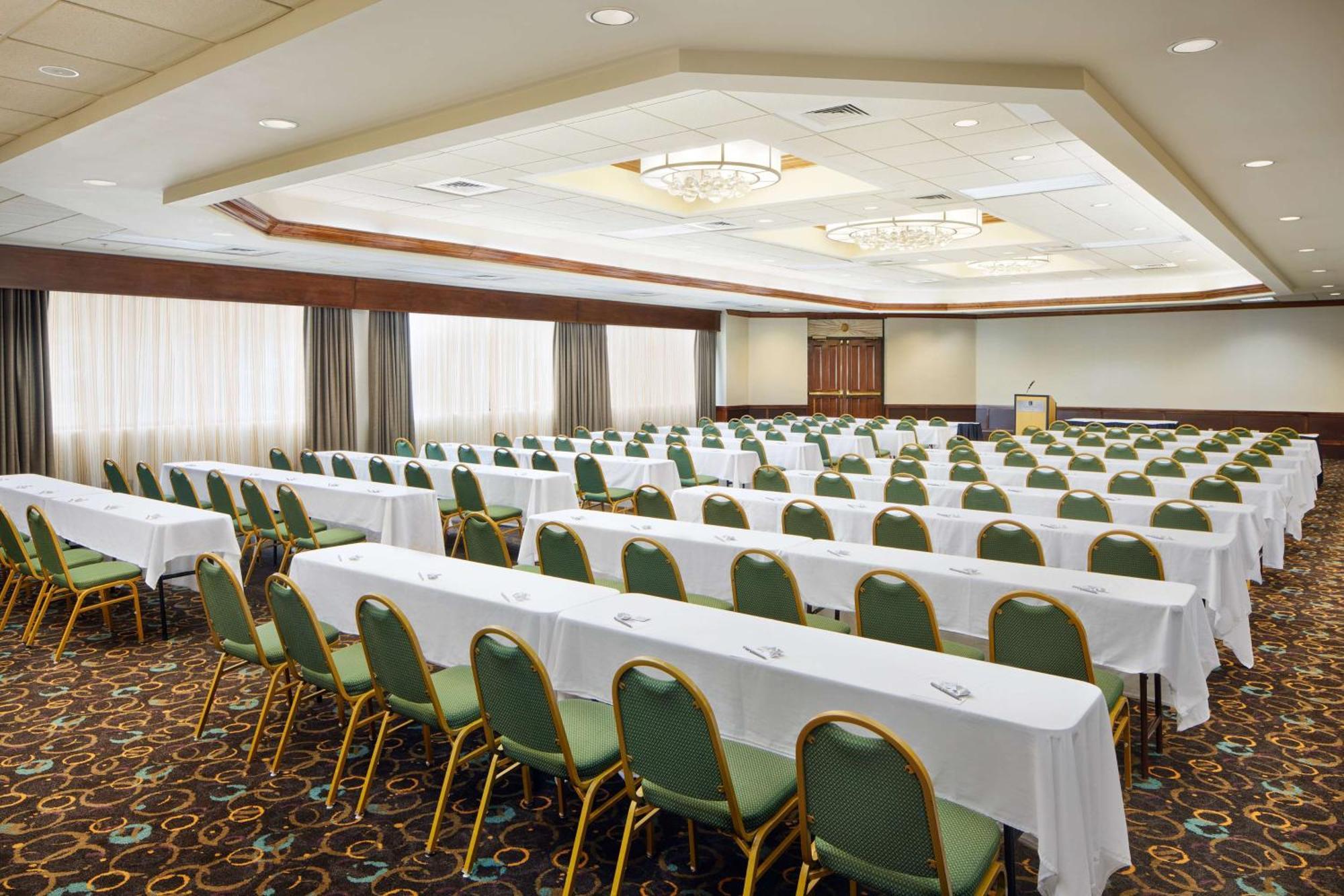 Embassy Suites By Hilton Greensboro Airport Екстер'єр фото