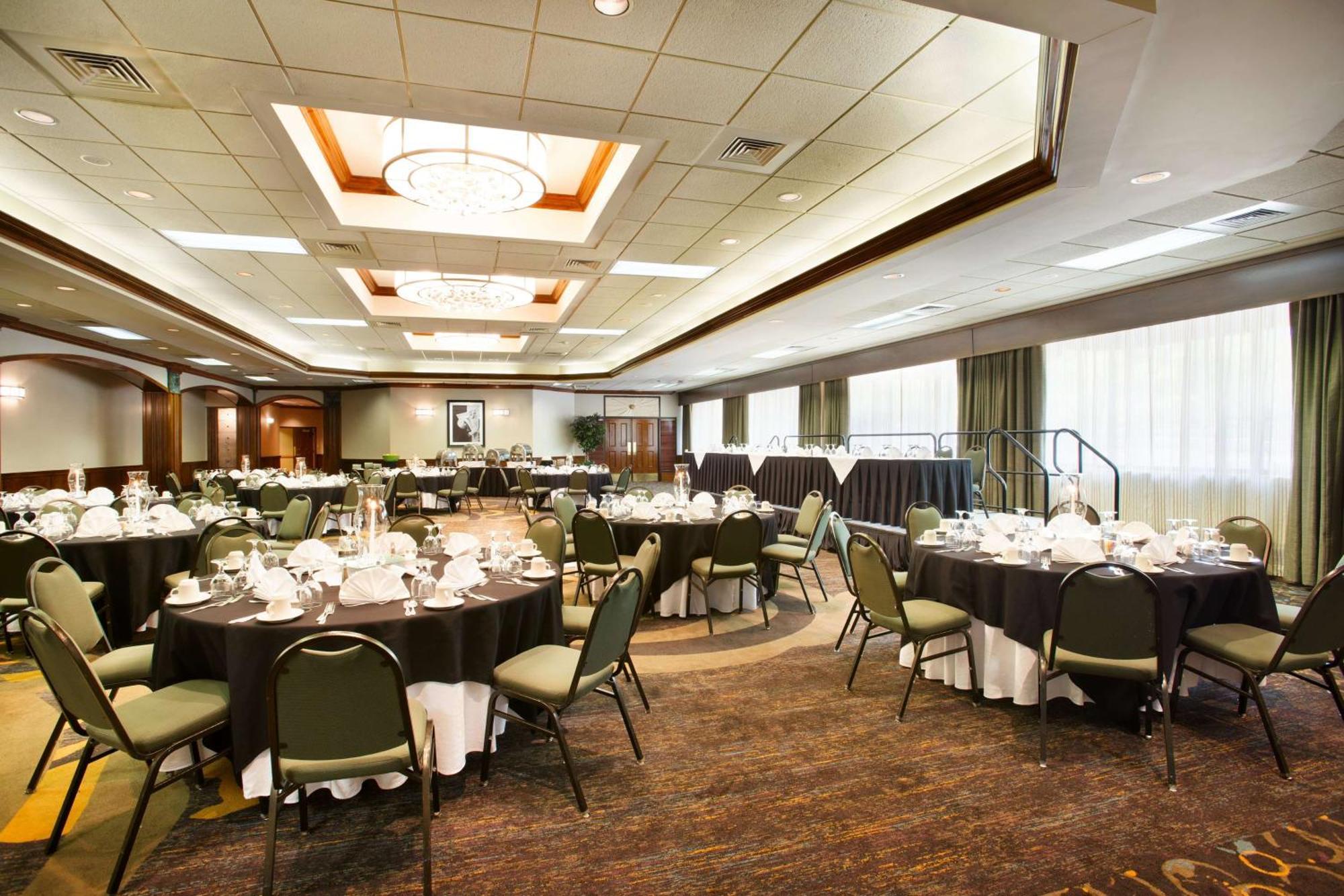 Embassy Suites By Hilton Greensboro Airport Екстер'єр фото
