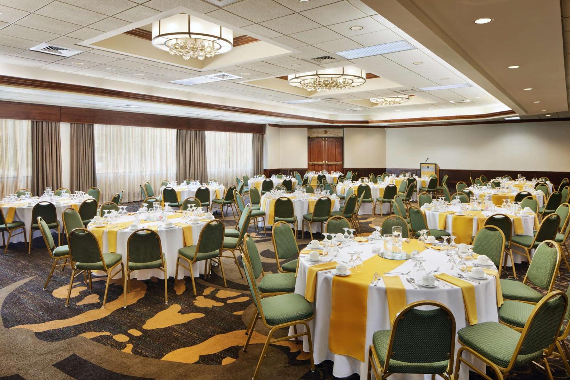 Embassy Suites By Hilton Greensboro Airport Екстер'єр фото