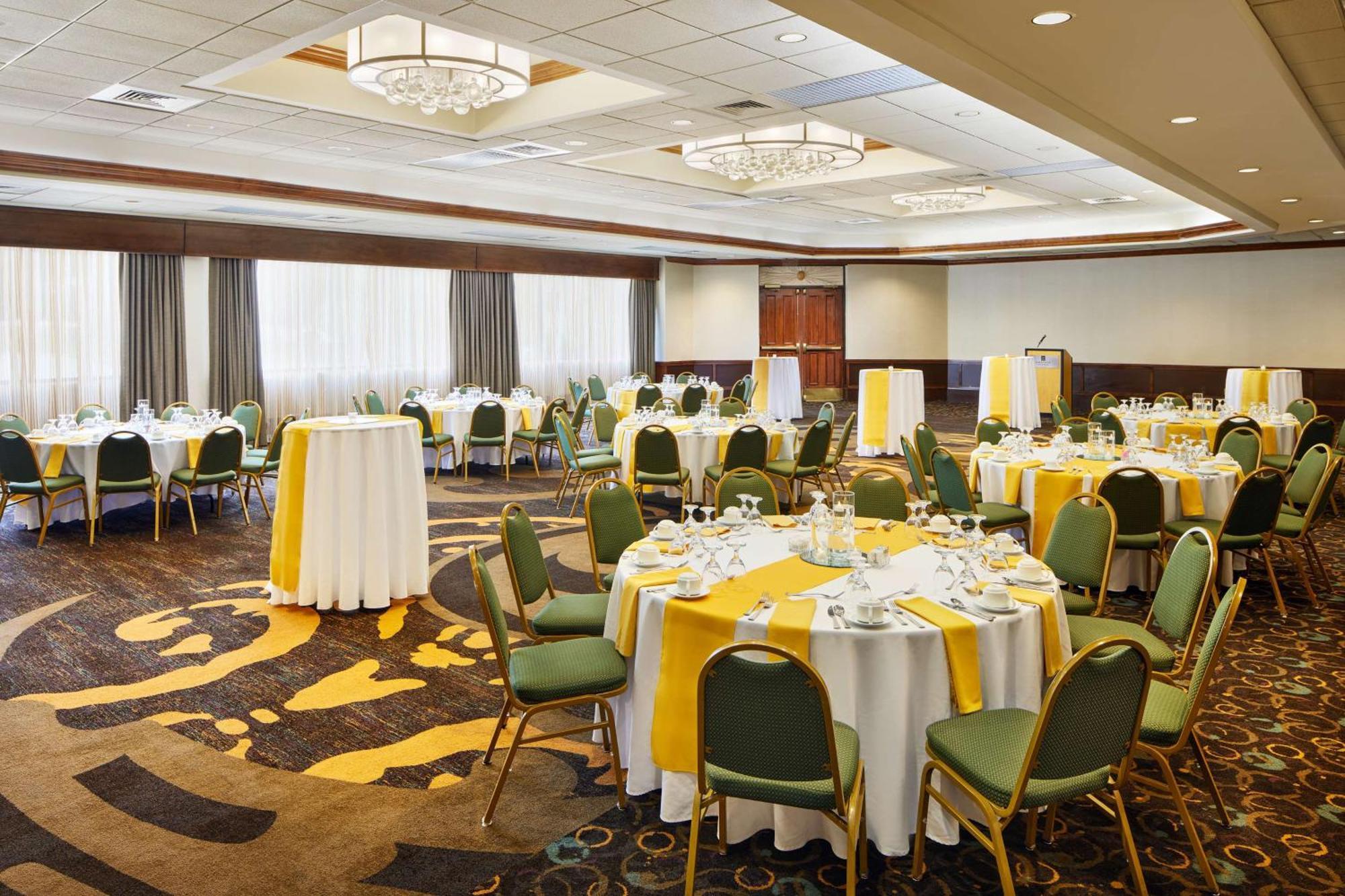 Embassy Suites By Hilton Greensboro Airport Екстер'єр фото