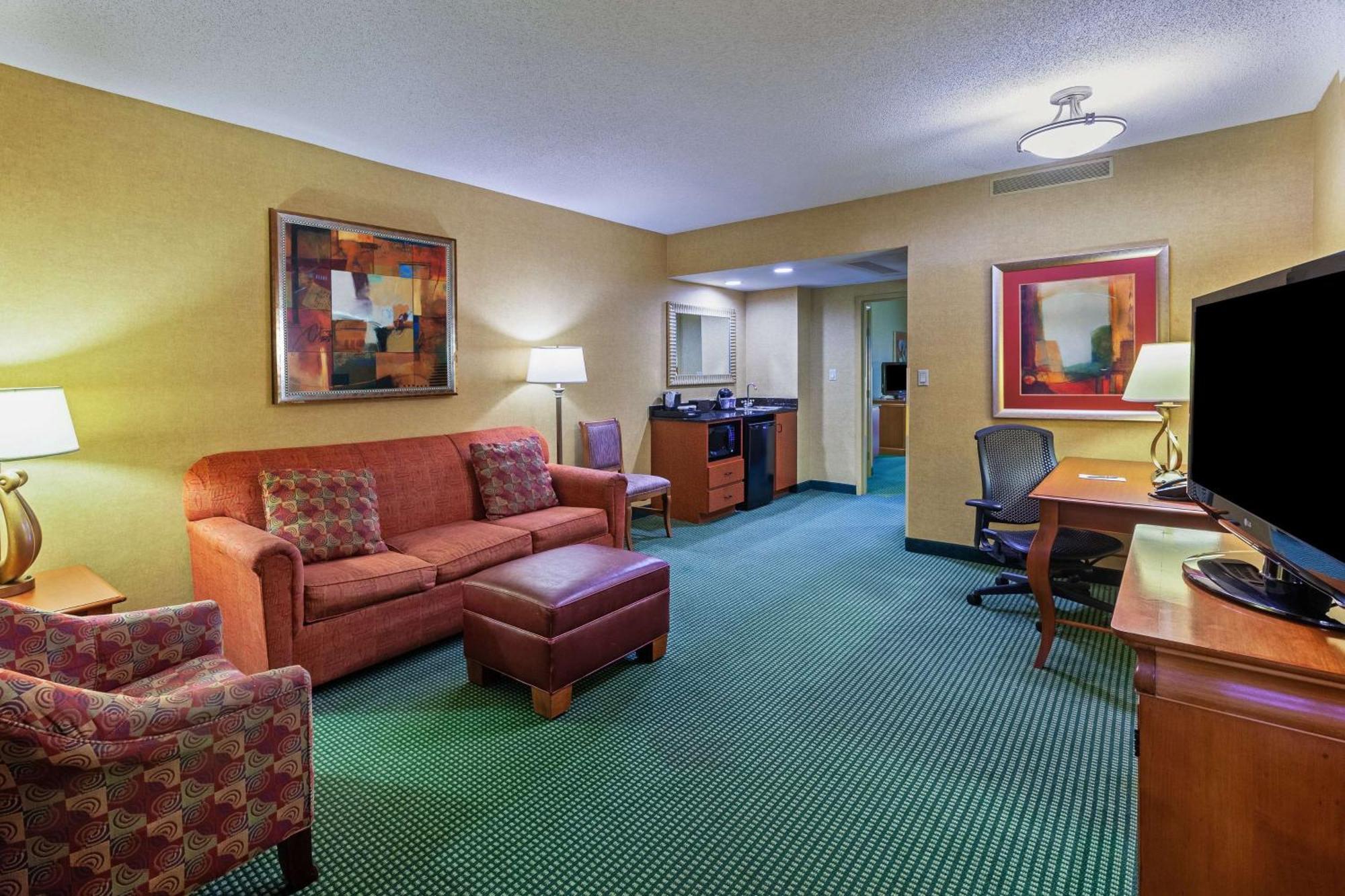 Embassy Suites By Hilton Greensboro Airport Екстер'єр фото
