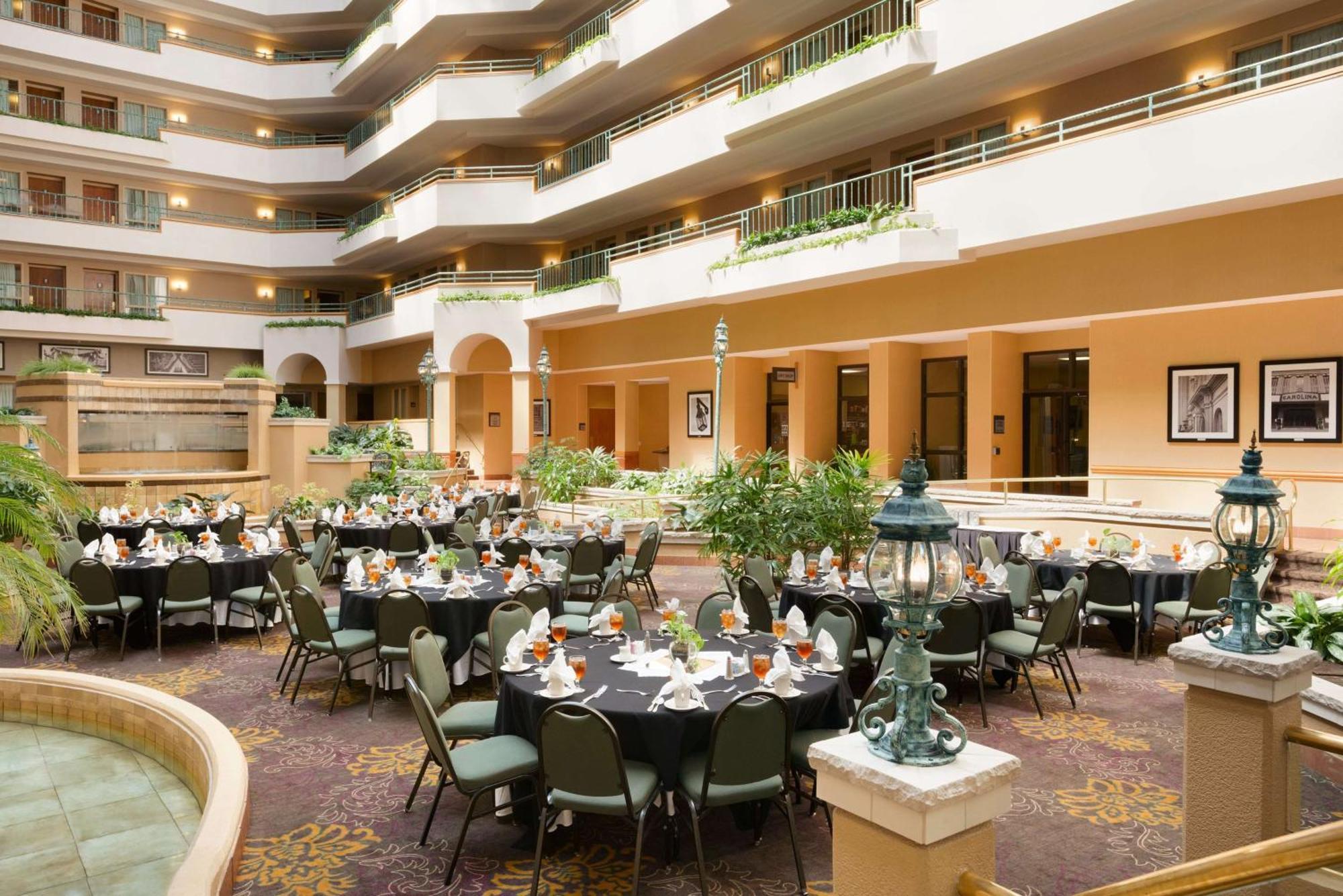 Embassy Suites By Hilton Greensboro Airport Екстер'єр фото