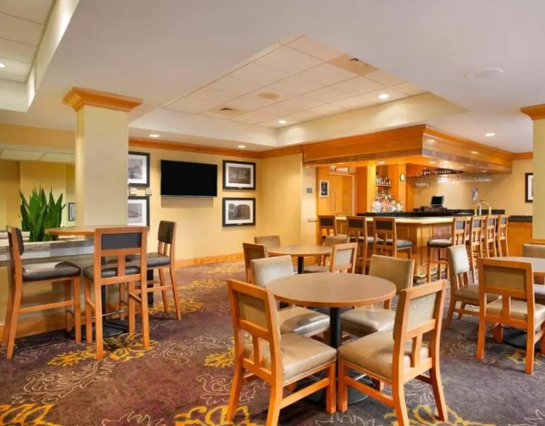 Embassy Suites By Hilton Greensboro Airport Екстер'єр фото